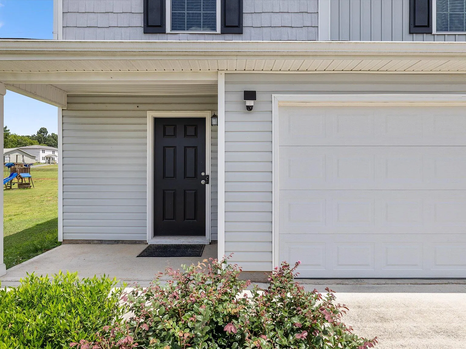 3 bed, 2.5 bath, 1606 sqft, $1,800 — Photo 3