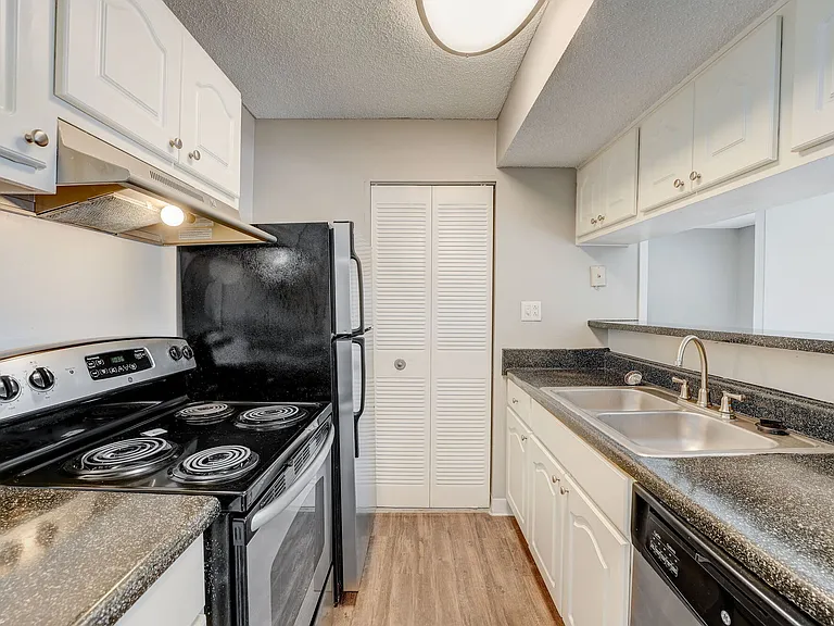 Tamarind Bay Apartments — Photo 15