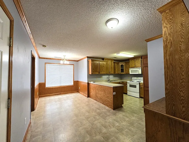 3563 Beacon Dr — Photo 5