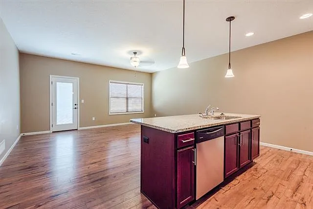 3 bed, 1632 sqft, $1,900 — Photo 4