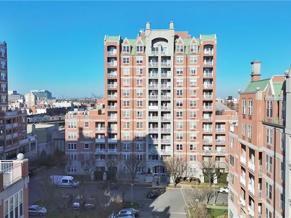 40 Oceana Dr W APT 10E, Brooklyn, NY 11235
