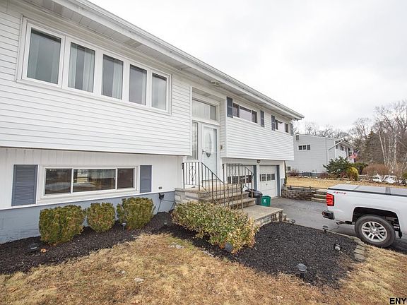 2nd image of 8 Furlong Dr