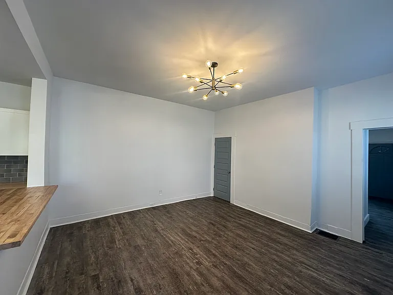 1144 Putnam St — Photo 5