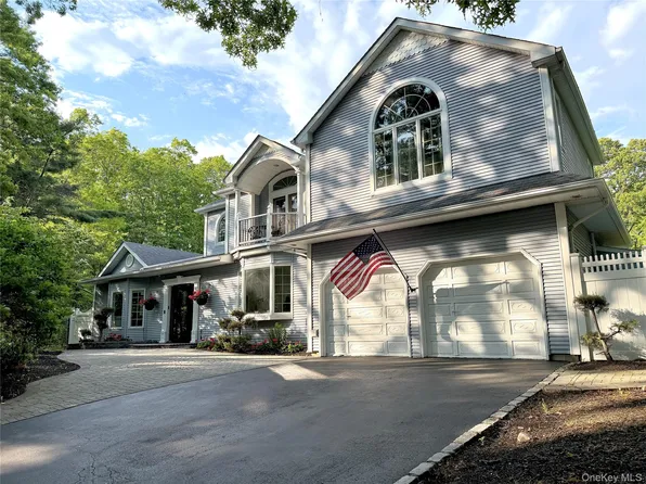 3 Chuck Court, Port Jefferson, NY 11777