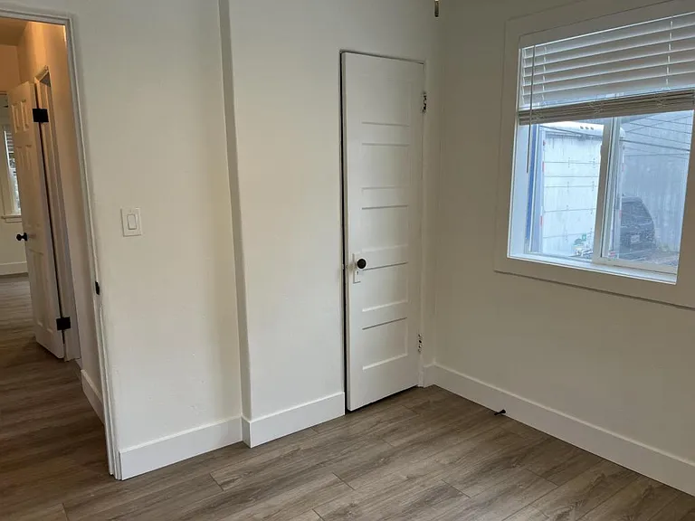 889 Reservoir St — Photo 13