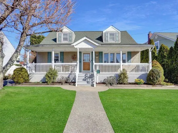 4 Laurel Place, Bethpage, NY 11714