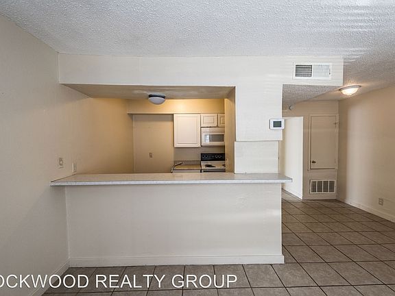 4th image of 200 E Courtland Pl APT 01