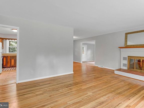 4th image of 45850 Beechwood Pl