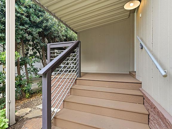5th image of 32 Quail Hollow Dr #32