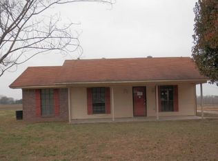 154 S 7th St, Rolling Fork, MS 39159