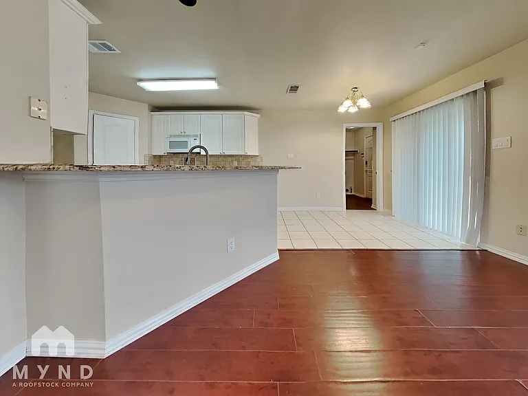 9860 Buckingham Ln — Photo 7