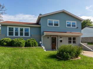 8942 W 92nd St, Hickory Hills, IL