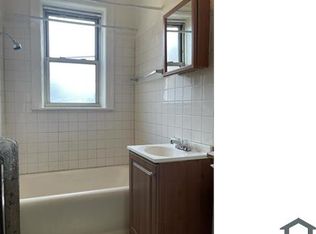 7728 S Jeffery Blvd APT 2W, Chicago, IL 60649
