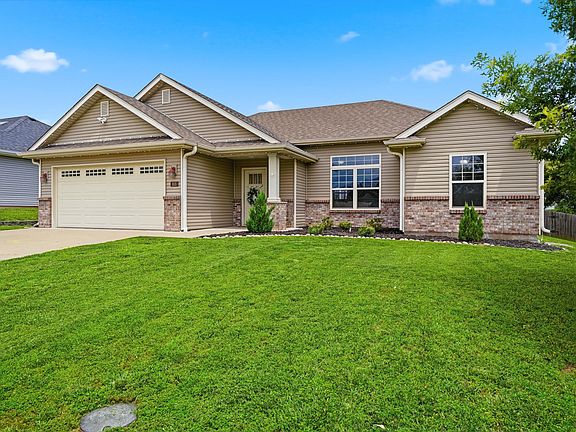 3rd image of 605 Armitage Dr