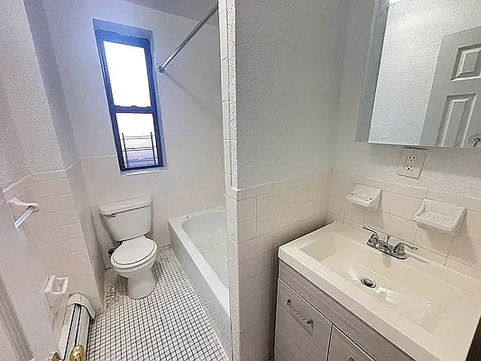 2nd image of 2463 Valentine Ave APT 4E