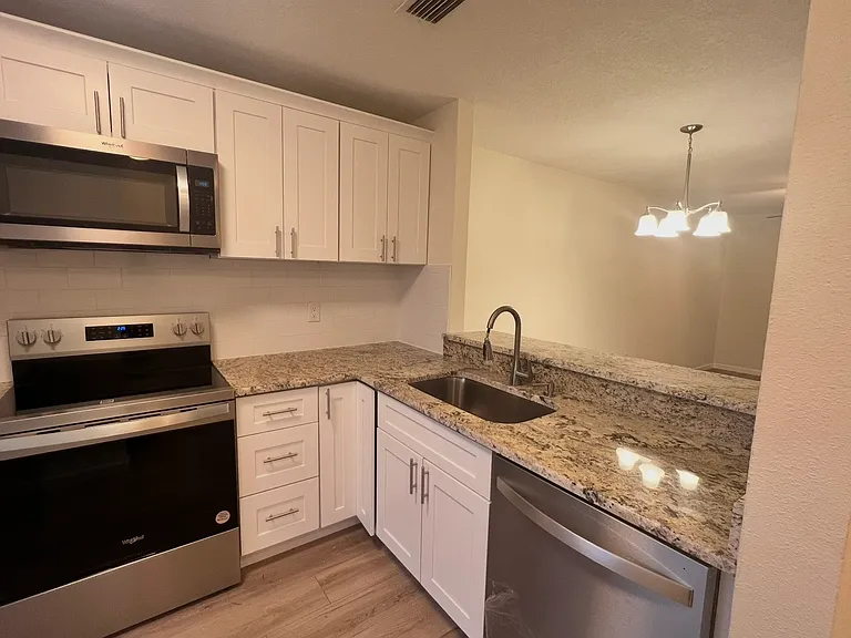 2918 Forrestal Ct — Photo 3