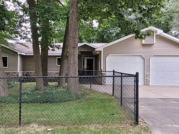 4864 Westshire Dr NW, Comstock Park, MI 49321