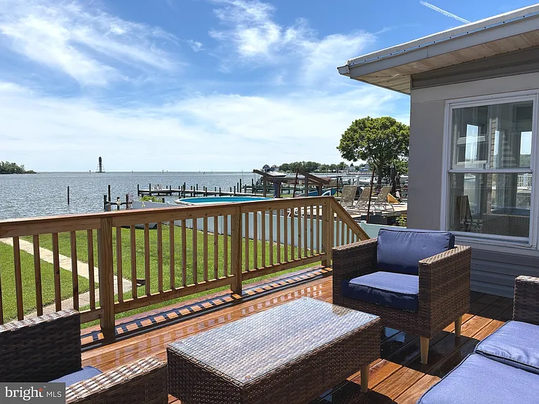 9135 Cuckold Point Rd — Photo 16