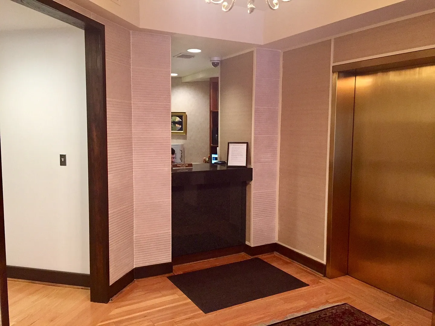 Updated Kitchen-1Bed 1Bath w Garage Parking at Georgetown Condo — Photo 4