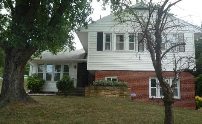 8501 Nicholson St photo 1