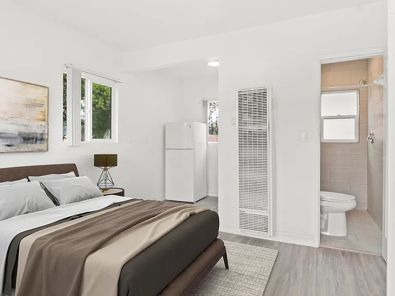 1414 Roosevelt Ave — Photo 2