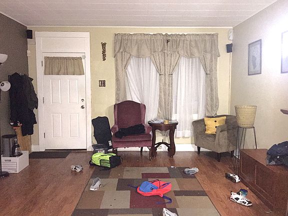 4th image of 594 N Plum St