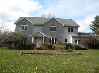 3351 Sun Valley Dr, Saginaw, MI 48601