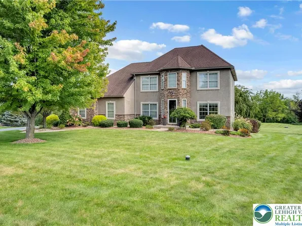 210 Eagle View Dr, Bath, PA 18014