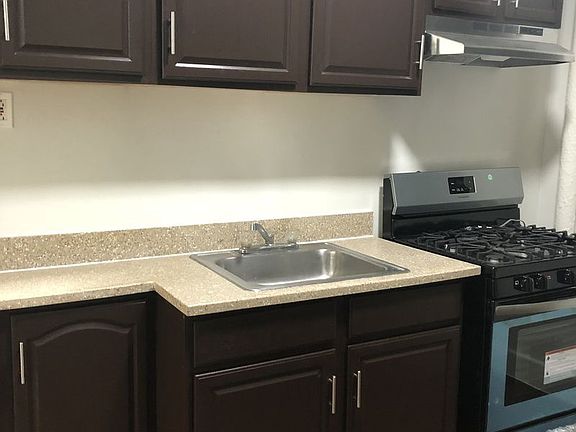 2nd image of 4756 45th St APT 5B