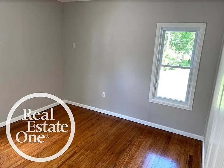 23909 Elmira St — Photo 11
