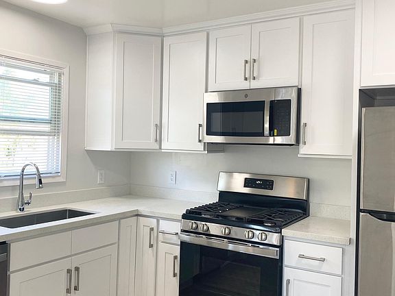 3rd image of 2741 Alma St