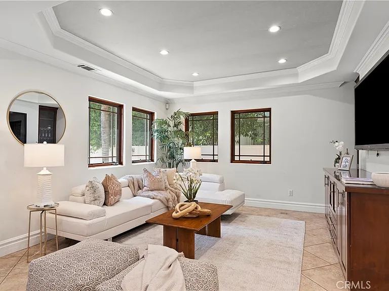 15014 Valleyheart Dr — Photo 8