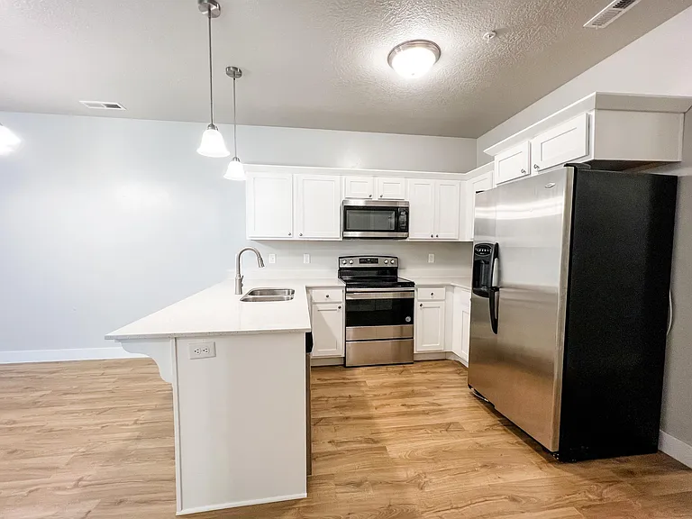 1806 W Newcastle Ln #202 — Photo 9