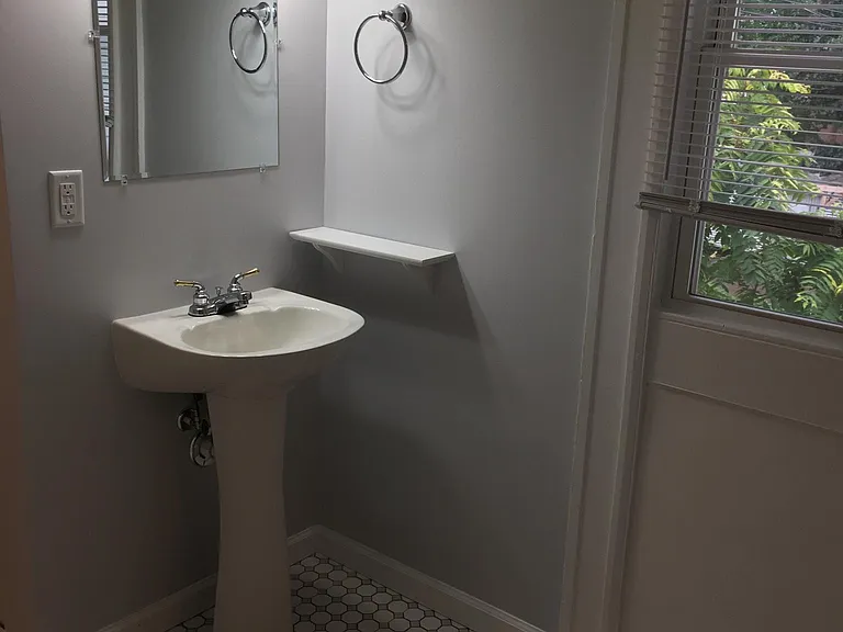 1069 Haywood Rd #4 — Photo 16