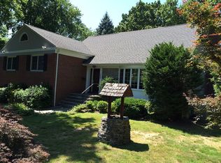 350 Fort Hill Rd, Scarsdale, NY 10583