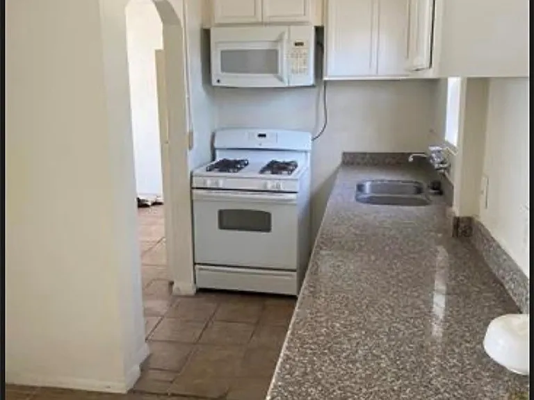 19216 Kendall Dr — Photo 7