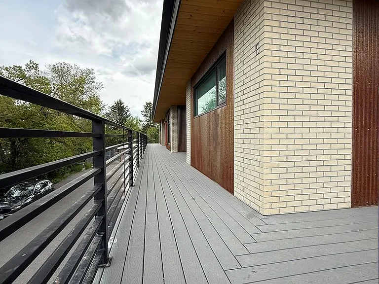 601 Robin Ln — Photo 2