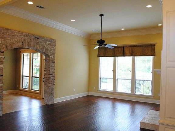 3rd image of 225 S Club Ave