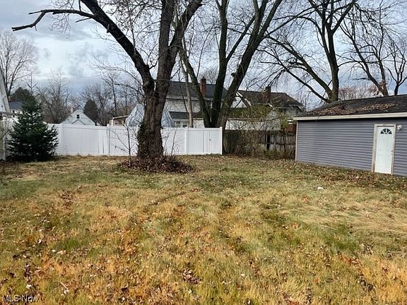 5th image of 1050 Pickford Ave