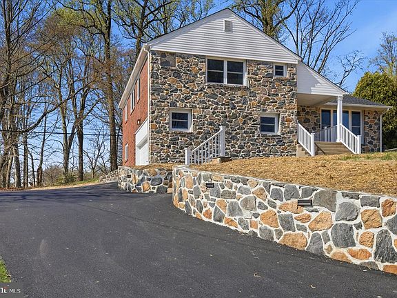 2nd image of 106 Bella Dr