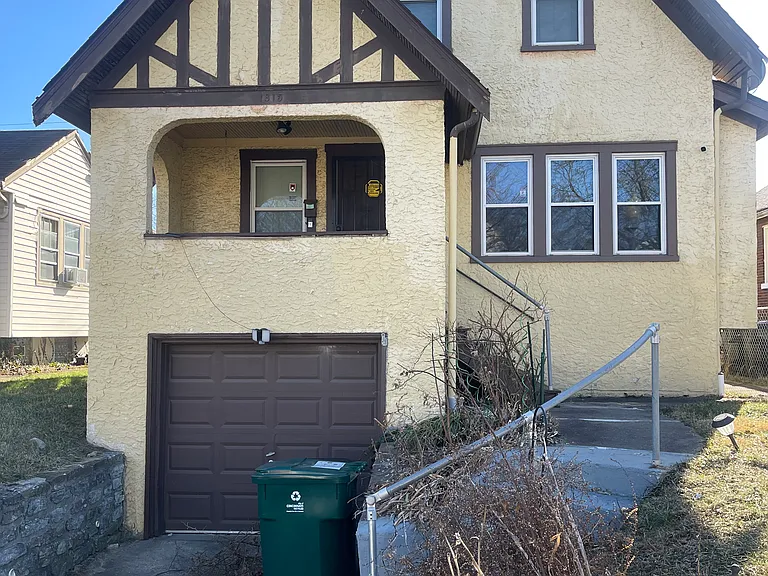 1815 Garden Ln — Photo 2