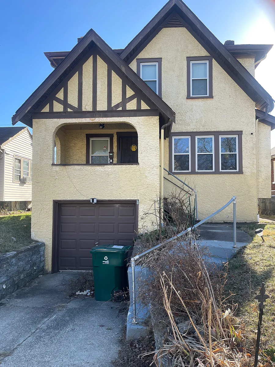 Building Photo - 1815 Garden Ln