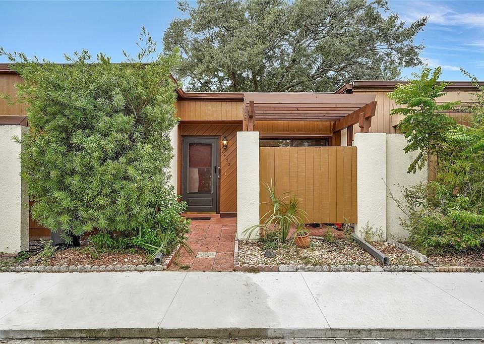 1st image of 2452 Harbour Way