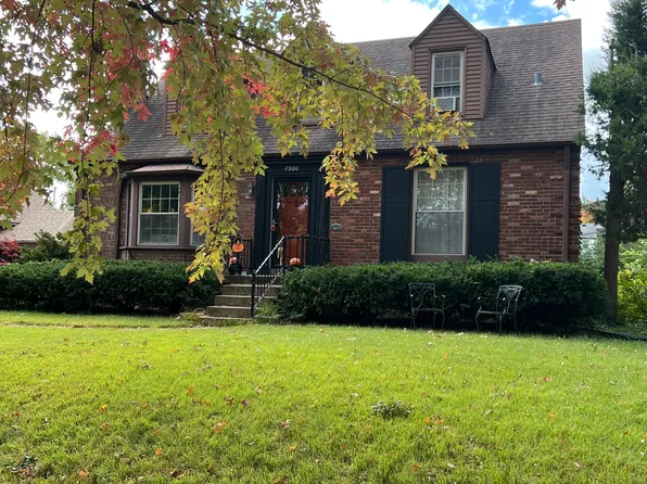 7560 Hillsdale Dr, Saint Louis, MO 63121