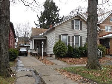 2nd image of 907 W 6th St