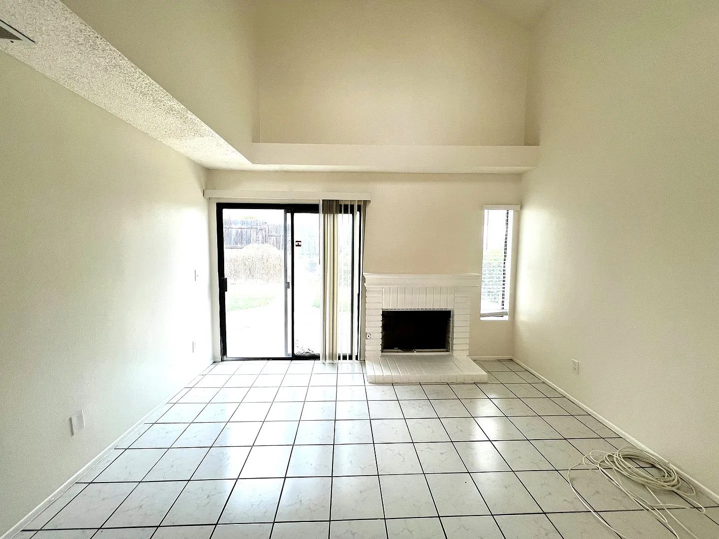 Beautiful 3-Bedroom Single-Family Home with Spacious Backyard for Lease in Fontana — Photo 3