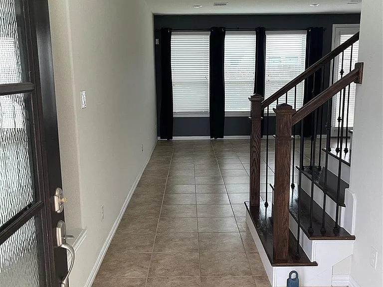 1819 Ryon Falls Dr — Photo 2