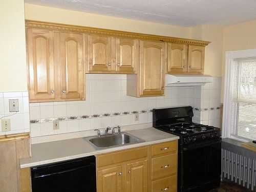 2nd image of 140 Hollis Ave