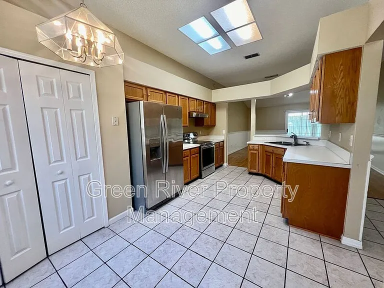 13140 Staffordshire Dr S — Photo 8