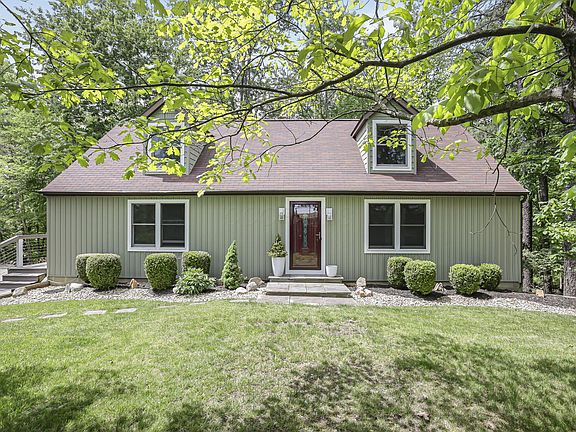 2nd image of 80 Lodge Ln